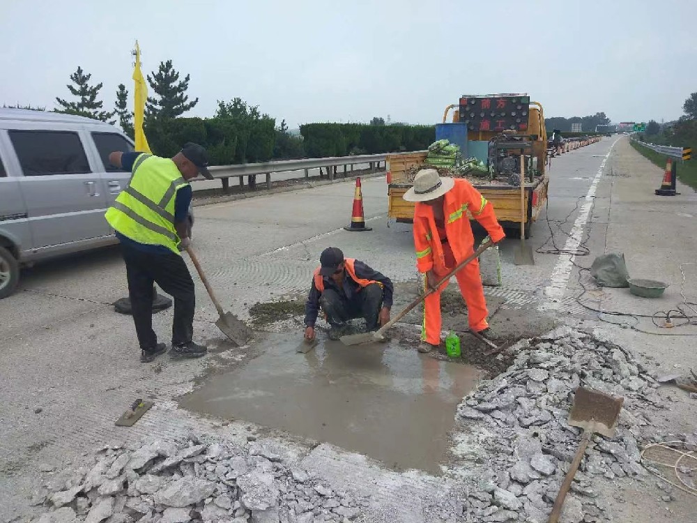 √混凝土道路快速修補(bǔ)用什么